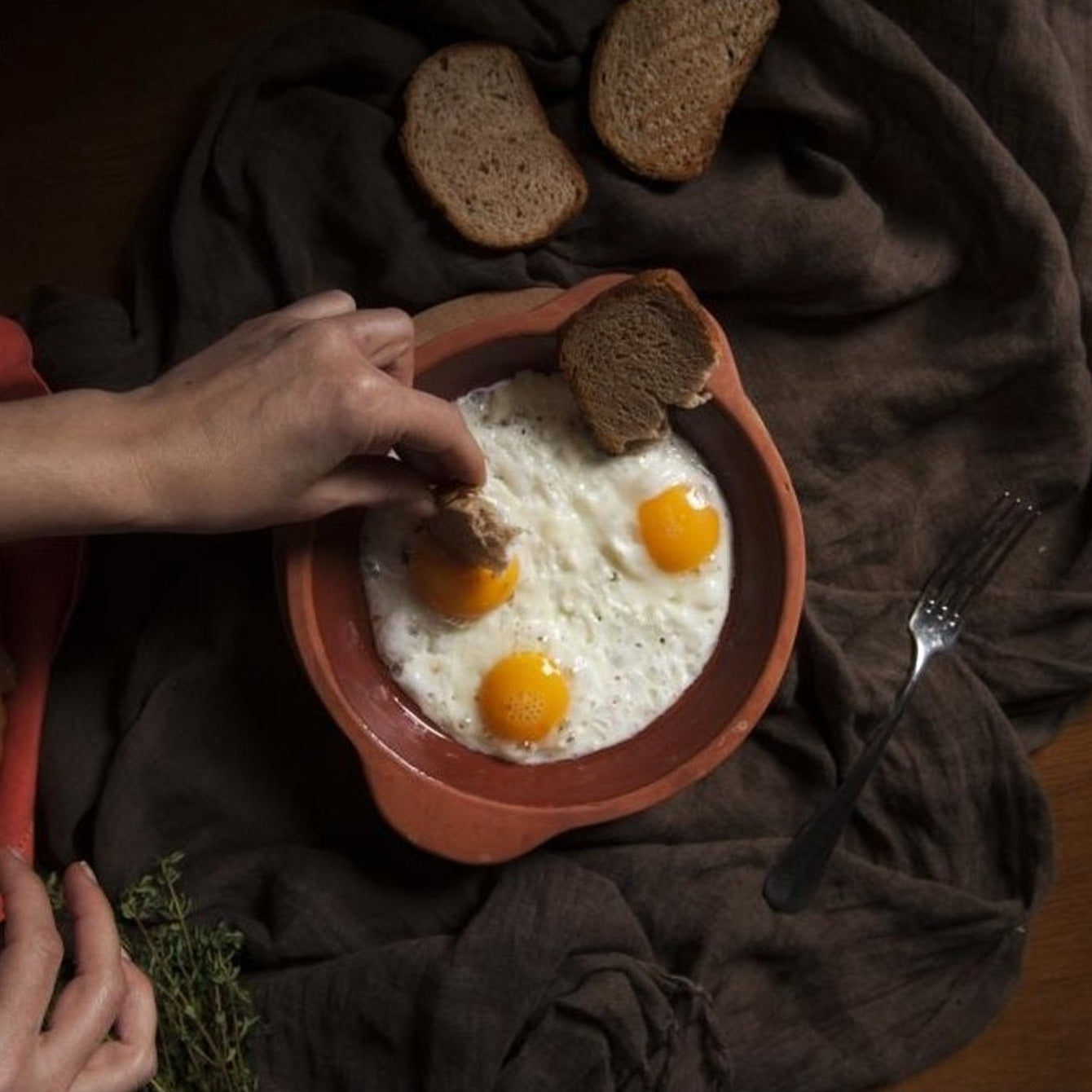 Terracotta Egg Pan Sahan — 10 Inch Earthenware Omelet Pan