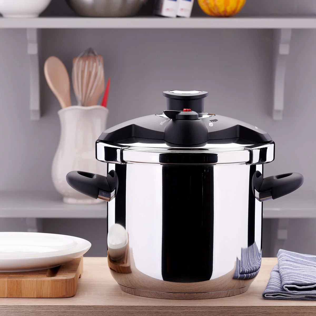 Korkmaz Pressure Cooker Smart Lock 7.4 Qt — Stainless Steel